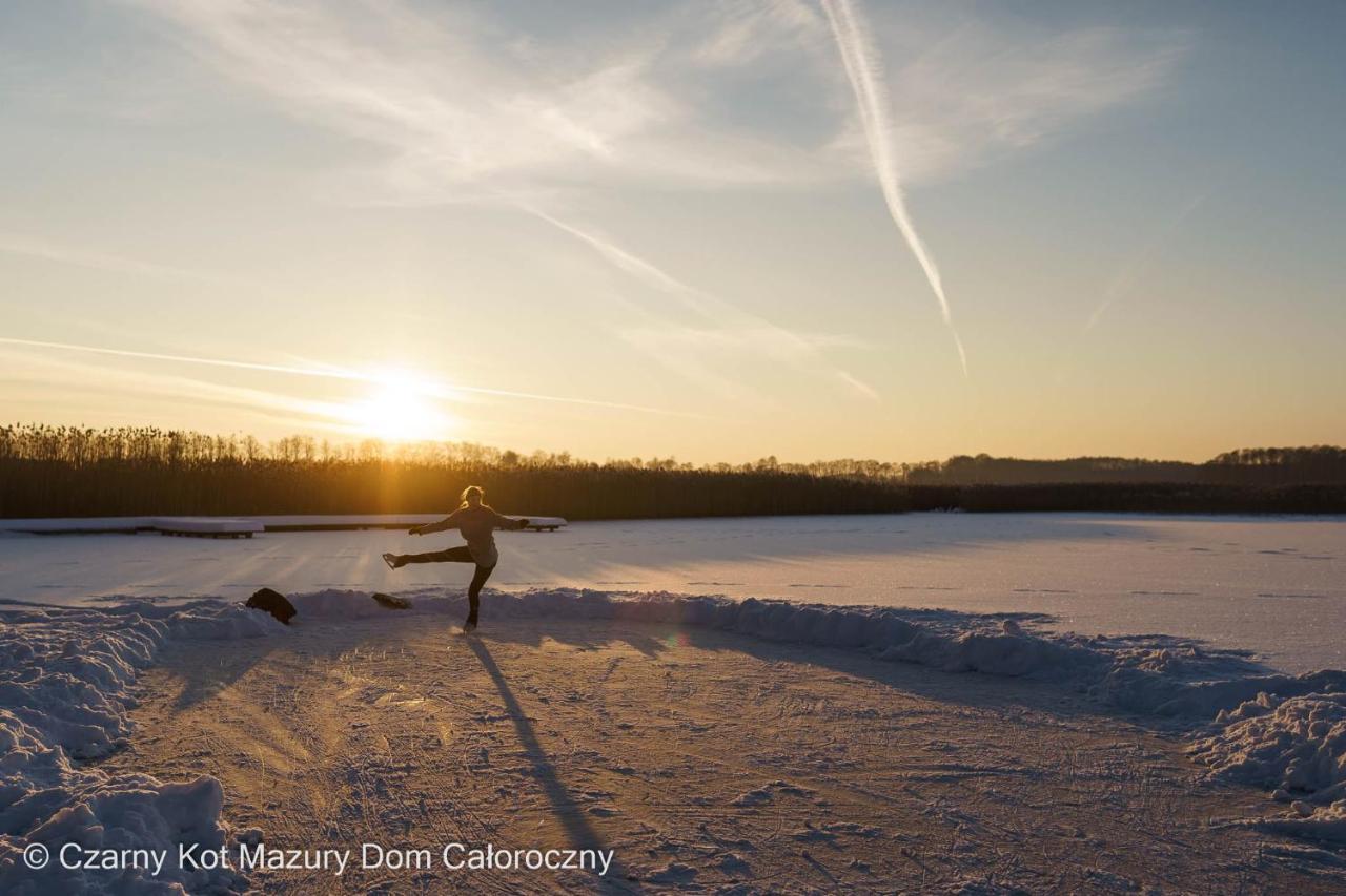 Czarny Kot Mazury Dom Caloroczny Villa Malkinie Luaran gambar