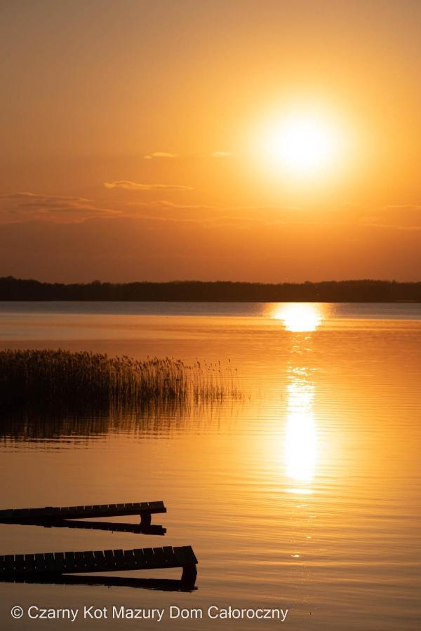 Czarny Kot Mazury Dom Caloroczny Villa Malkinie Luaran gambar
